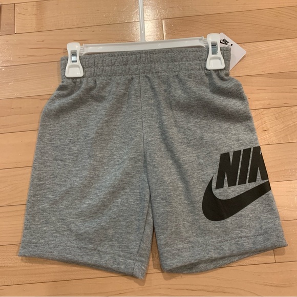New! Nike little boys size 5 athletic short sleeve shirt & shorts outfit set - Picture 3 of 5